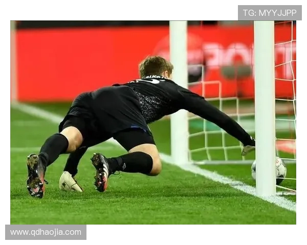 德国国门阿图博卢本轮犯下超级低级失误导致丢球引发热议